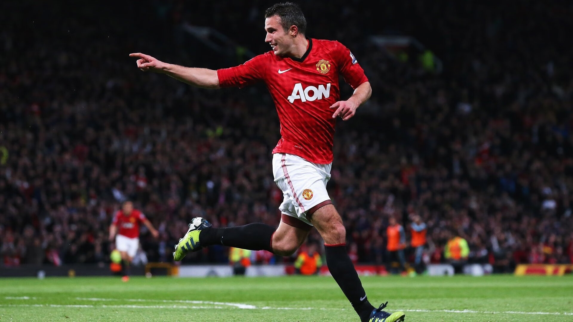 开云-凯撒酋长主场气氛堪比欧洲豪门，球迷热情高涨，凯撒踢球