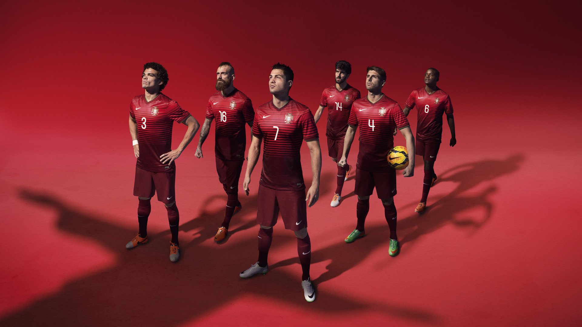 开云-凯撒酋长主场气氛堪比欧洲豪门，球迷热情高涨，凯撒踢球